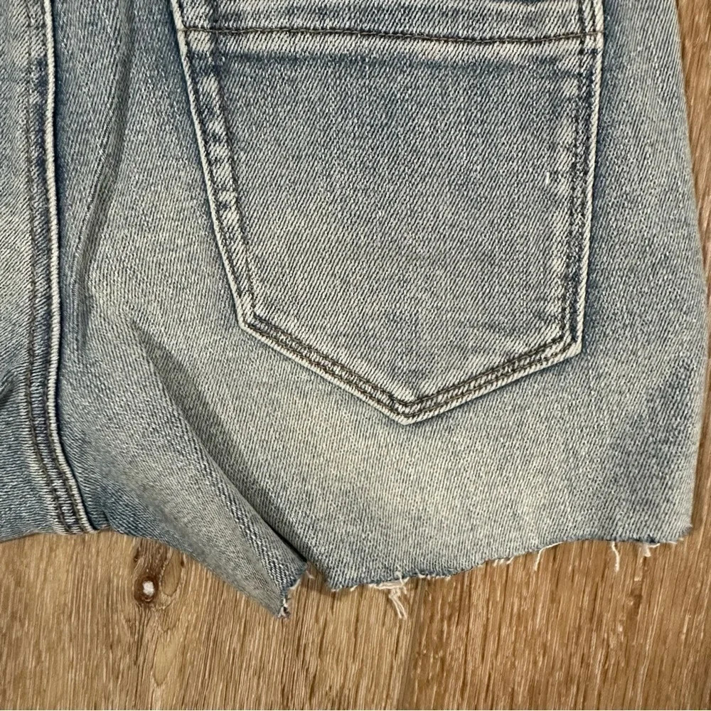 Blank NYC The Astro Cut-Off Short Light Wash Distressed Denim Size 24 NWT - Picture 5 of 8